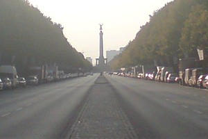 Straße 17 Juni Berlin 300.jpg
